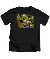 Comstock Covered Bridge East Hamptom Connecticut - Kids T-Shirt