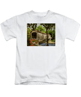 Comstock Covered Bridge East Hamptom Connecticut - Kids T-Shirt