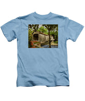 Comstock Covered Bridge East Hamptom Connecticut - Kids T-Shirt