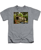 Comstock Covered Bridge East Hamptom Connecticut - Kids T-Shirt